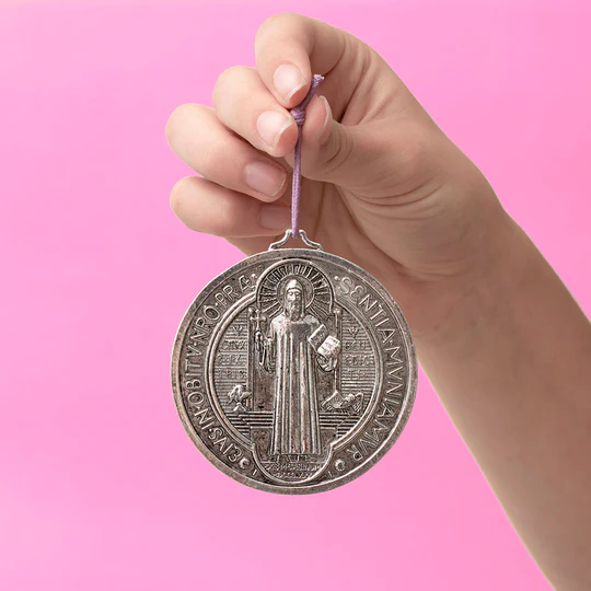 Colgante Metal San Benito 75mm en caja