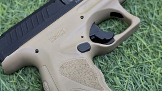 PISTOLA TAURUS SEMI 9MM TS9 PAVÓN/MARRON