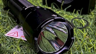 LINTERNA FENIX WF26R 3000 LUMENS - 450 MTS - BASE DE CARGA
