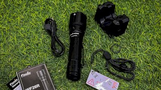 LINTERNA FENIX WF26R 3000 LUMENS - 450 MTS - BASE DE CARGA