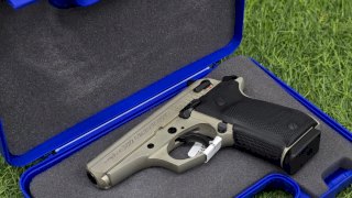 PISTOLA BERSA SEMI PLUSCOMBAT 380 NIKELADA CAL .380