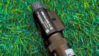 LINTERNA OLIGHT MODELO BALDR S COLOR DESERT 800 LUMENS CON LASER VERDE  ARTICULO TN OLIGHT 86