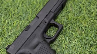 PISTOLA  GLOCK SEMI 34 - GEN 4 PAVONADA CAL .9