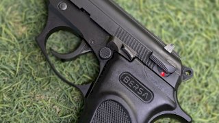 PISTOLA SEMI BERSA THUNDER 22 PAVONADA CAL .22