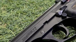 PISTOLA SEMI BERSA THUNDER 22 PAVONADA CAL .22