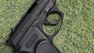 PISTOLA SEMI BERSA THUNDER 22 PAVONADA CAL .22