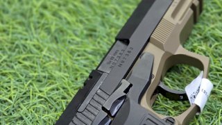 PISTOLA SEMI BERSA TPR9DE FRAME FDE CAL 9MM DOS TONOS