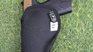 PISTOLERA SURI INTERNA CON FLEJE PARA BERSA 