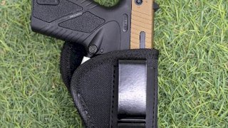 PISTOLERA SURI INTERNA CON FLEJE PARA BERSA 