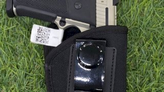 PISTOLERA INTERNA SURI CON FLEJE PARA GLOCK
