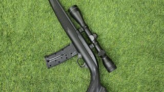 CARABINA MOSSBERG SEMI M715 TACTICAL C/MIRA  CAL .22 LR