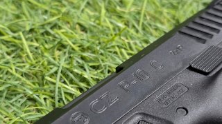 PISTOLA SEMI CZ P-10 C CAL. 9MM PAVON PISTOLA SEMI CZ P-10 C CAL. 9MM PAVON