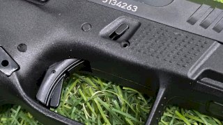 PISTOLA SEMI CZ P-10 C CAL. 9MM PAVON PISTOLA SEMI CZ P-10 C CAL. 9MM PAVON