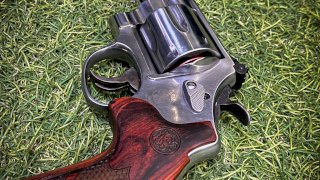 REVOLVER SMITH & WESSON 629 DE LUXE CAL. 44 MGM
