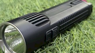 LINTERNA NITECORE EC4S - 2150 LUM - 19.600 cd - 280 mts