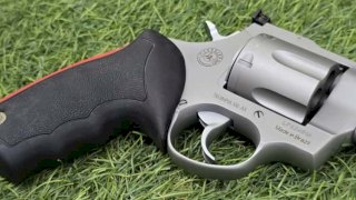 REVOLVER TAURUS 444CP RAGING BULL 6,5 REVOLVER TAURUS 444CP RAGING BULL 6,5