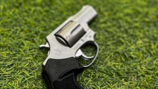 REVOLVER ACCION DOBLE 2 - 85S INOX CAL .38 TAURUS REVOLVER ACCION DOBLE 2 - 85S INOX CAL .38 TAURUS