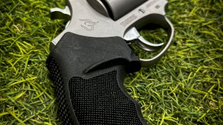 REVOLVER ACCION DOBLE 2 - 85S INOX CAL .38 TAURUS REVOLVER ACCION DOBLE 2 - 85S INOX CAL .38 TAURUS