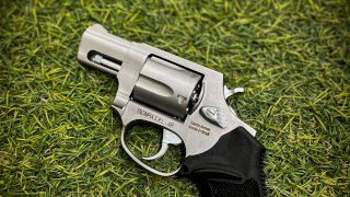 REVOLVER ACCION DOBLE 2 - 85S INOX CAL .38 TAURUS REVOLVER ACCION DOBLE 2 - 85S INOX CAL .38 TAURUS