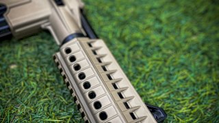 CARABINA KELTEC SU-22 CULATA REBATIBLE CAL. 22 LR C/ROSCA SINTETICO/ARENA