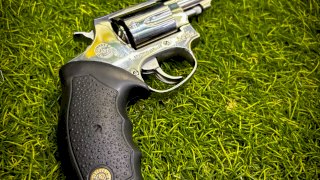 REVOLVER TAURUS 85 - 2 38 (USADO) REVOLVER TAURUS 85 - 2 38 (USADO)