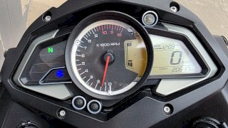BAJAJ ROUSER 200 AS 2017 20.600 KM BAJAJ ROUSER 200 AS 2017 20.600 KM