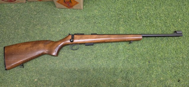 CZ 17 HMR 455 STD NOGAL/PAVÓN (USADA)