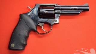 REVOLVER TAURUS ACCION DOBLE 4